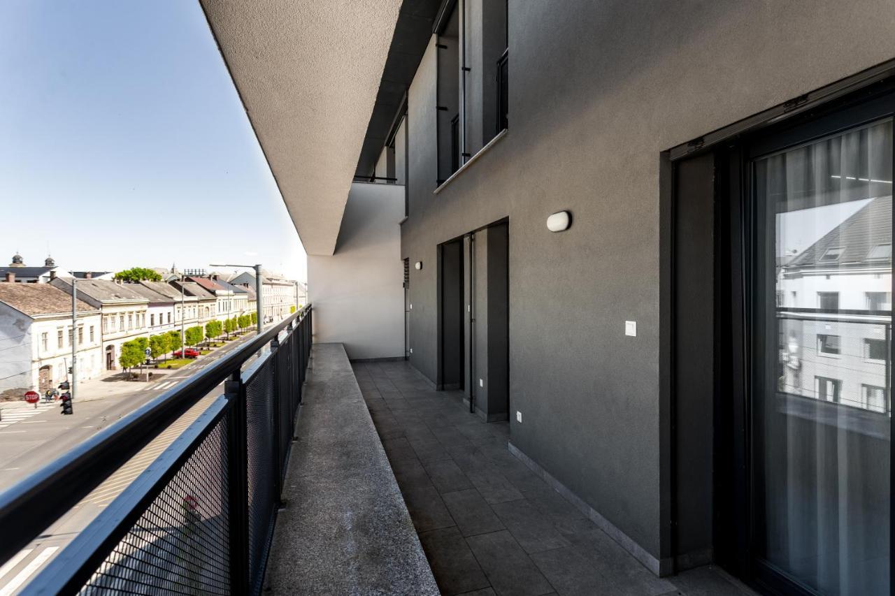 Avand Apartments Дебрецен Экстерьер фото